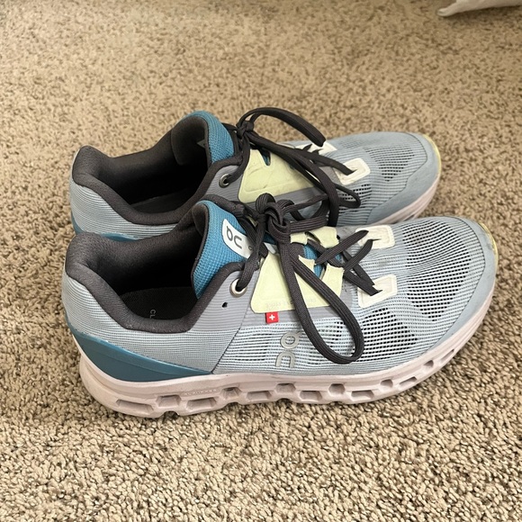 On Running Shoes - OnCloud Cloudstratus Shoes